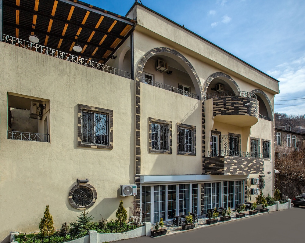 

Roma - Yerevan - La Casa Hotel Yerevan