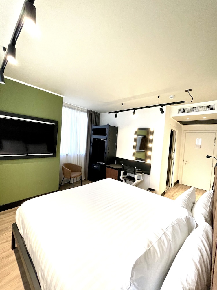 

Milano - Ciampino - Mercure Roma Cinecitta