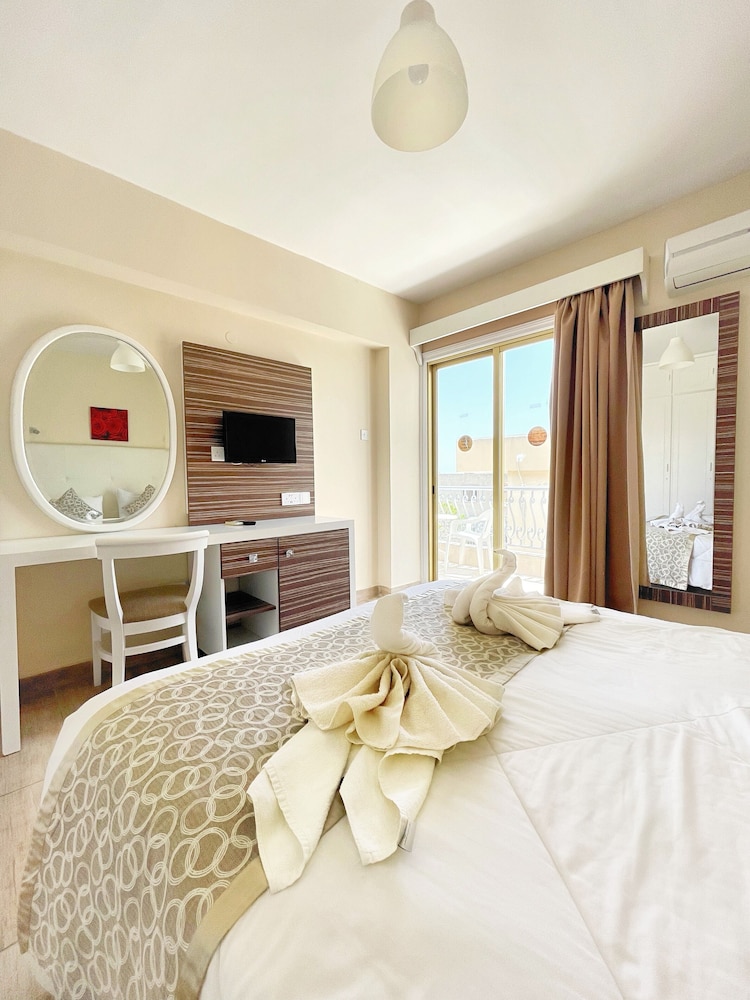 

Milano - Pyla - Antonis G. Hotel Apartments