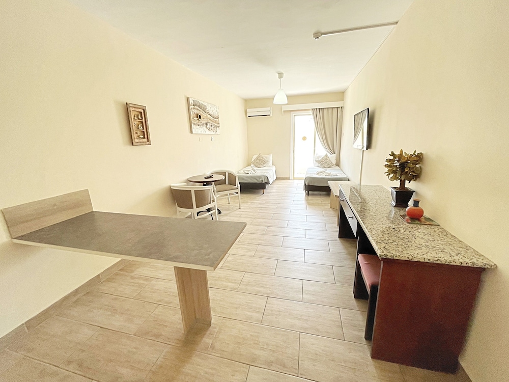 

Milano - Pyla - Antonis G. Hotel Apartments