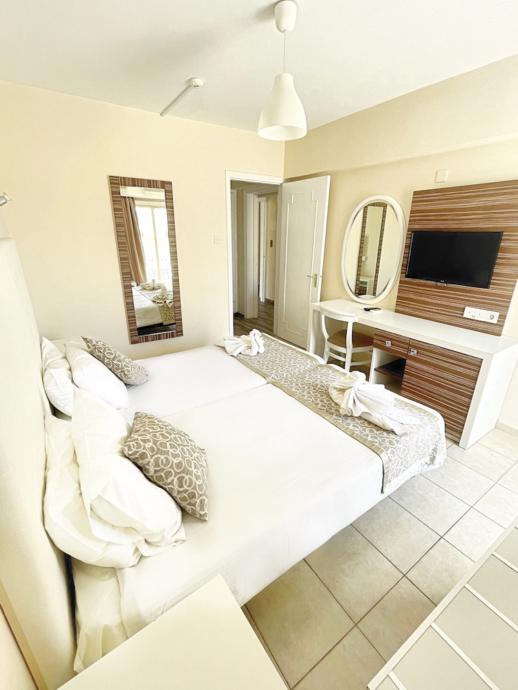 

Roma - Oroklini - Antonis G. Hotel Apartments