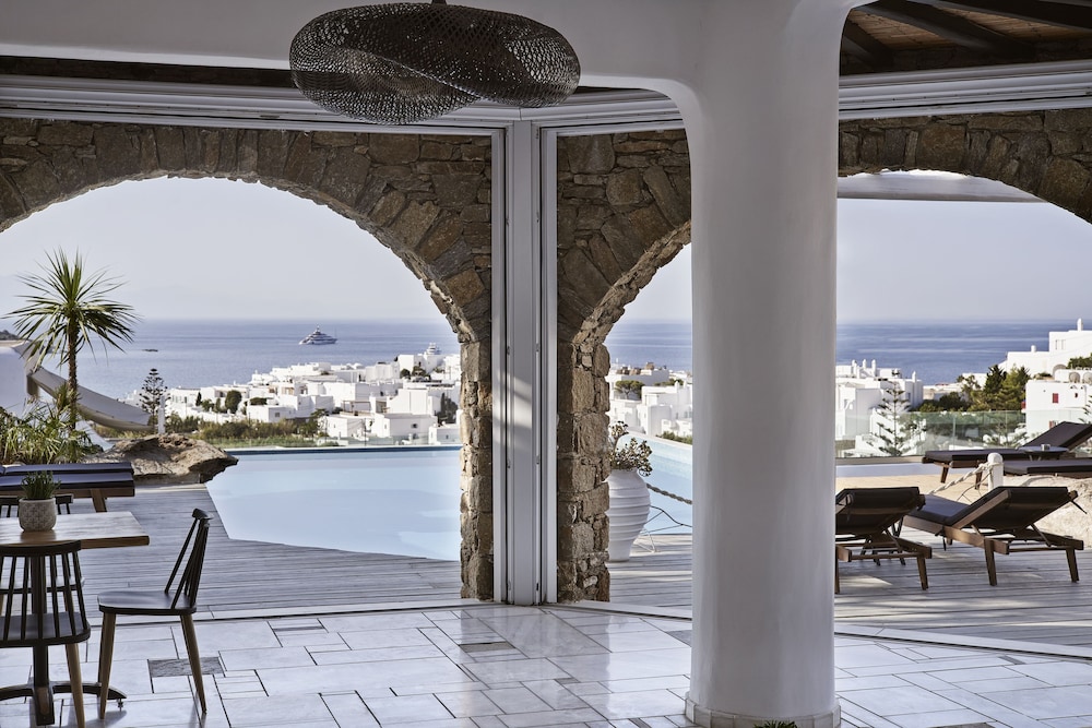 

Napoli - Kalo Livadi - Mr & Mrs White Mykonos