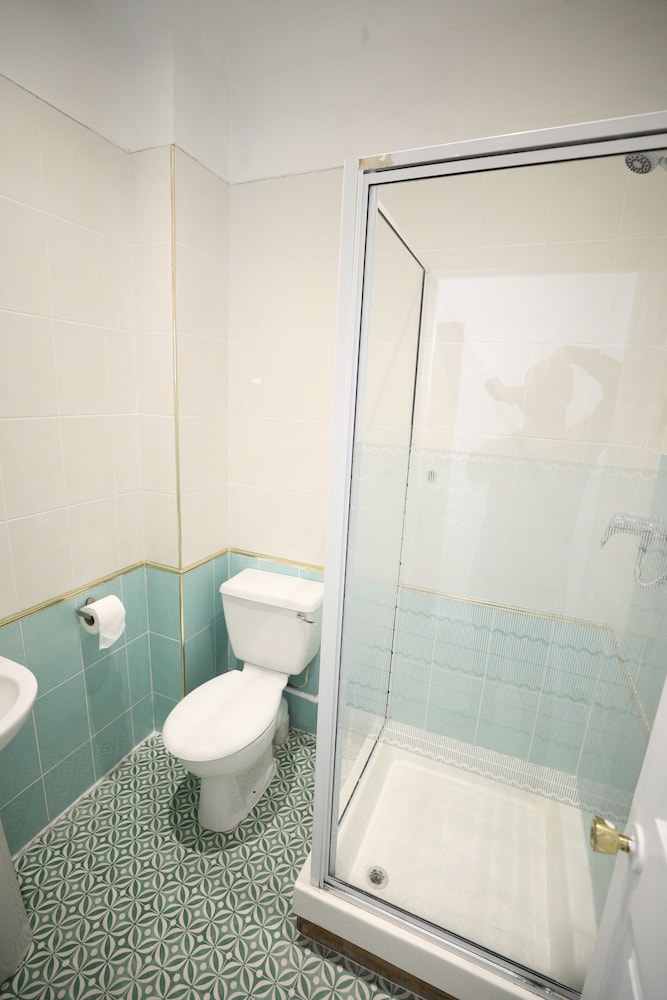 

Pisa - Edgware - Golders Park Hotel