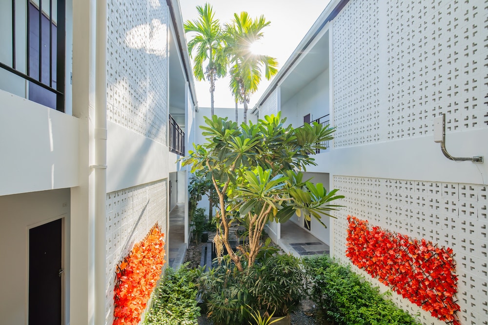

Napoli - Si Sunthon - The Rubber Hotel Phuket