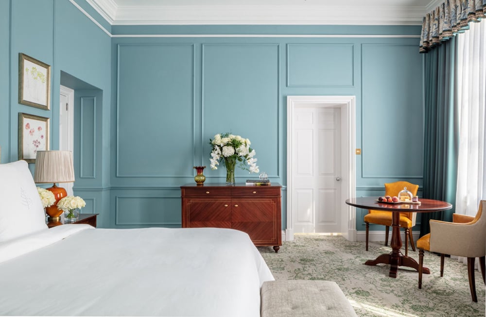 

Napoli - Hook - Four Seasons Hotel Hampshire
