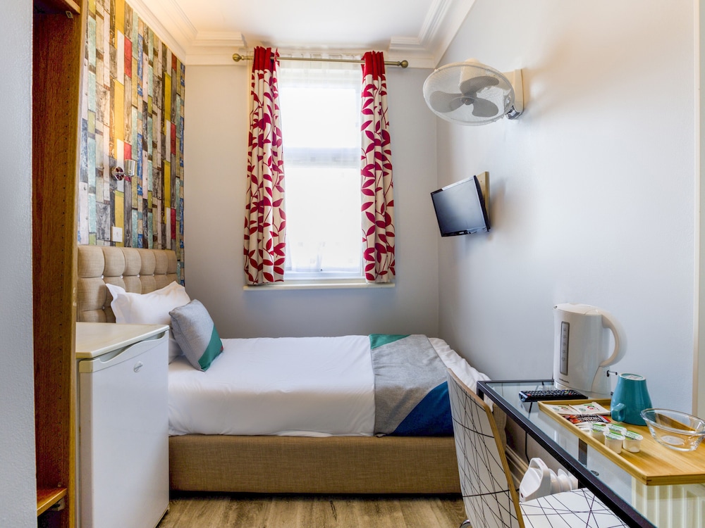 

Pisa - Ealing - Sino Hotel