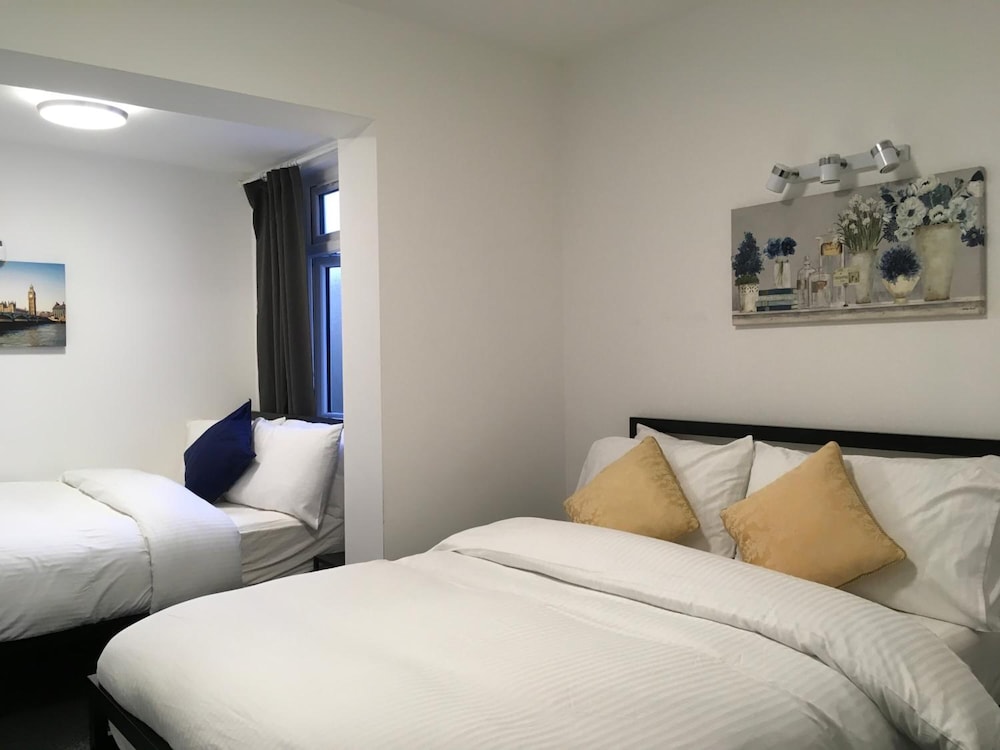 

Napoli - Woodford Green - Wanstead Hotel