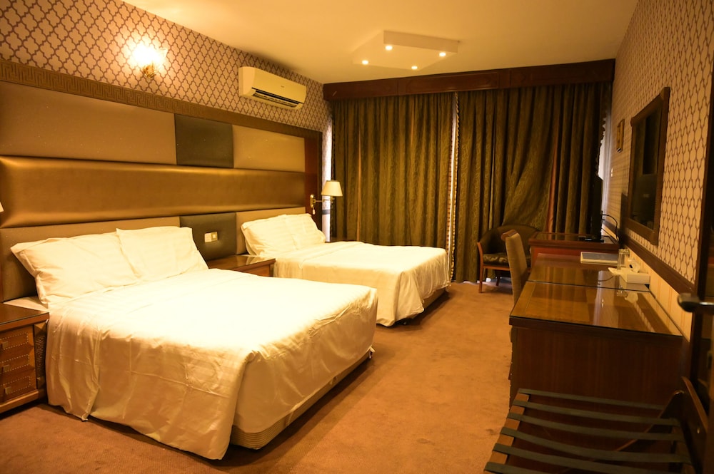 

Torino - Dubai - ABJAD CROWN HOTEL