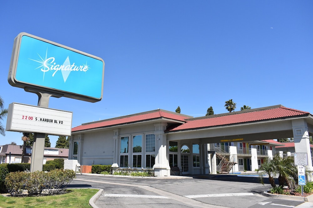 

Milano - Santa Ana - Signature Anaheim Maingate