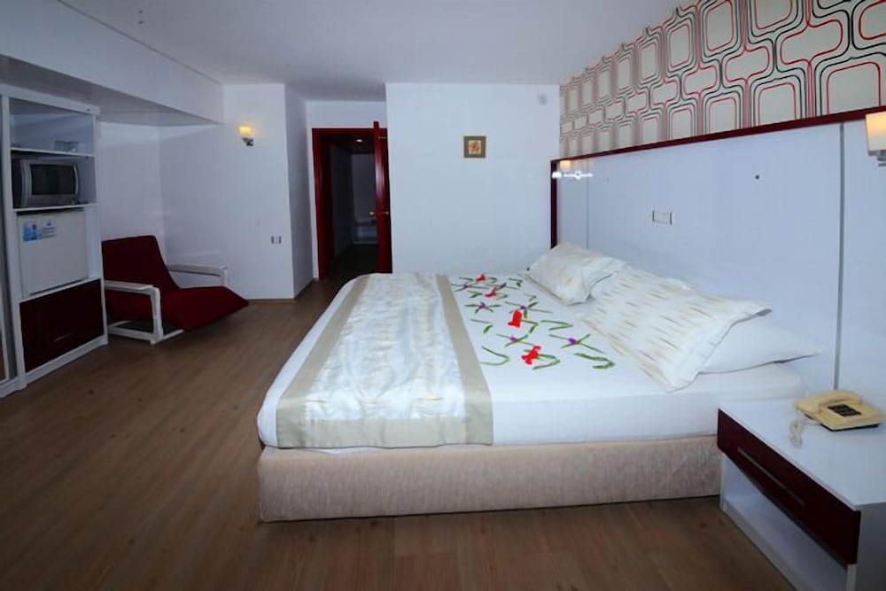 

Milano - Kalkan - Hotel Pirat