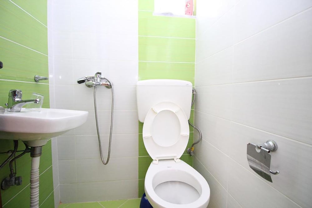 

Napoli - Sarandë - Hotel Rixhi