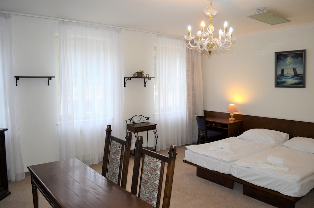 

Roma - Karlovy Vary - Hotel Petr