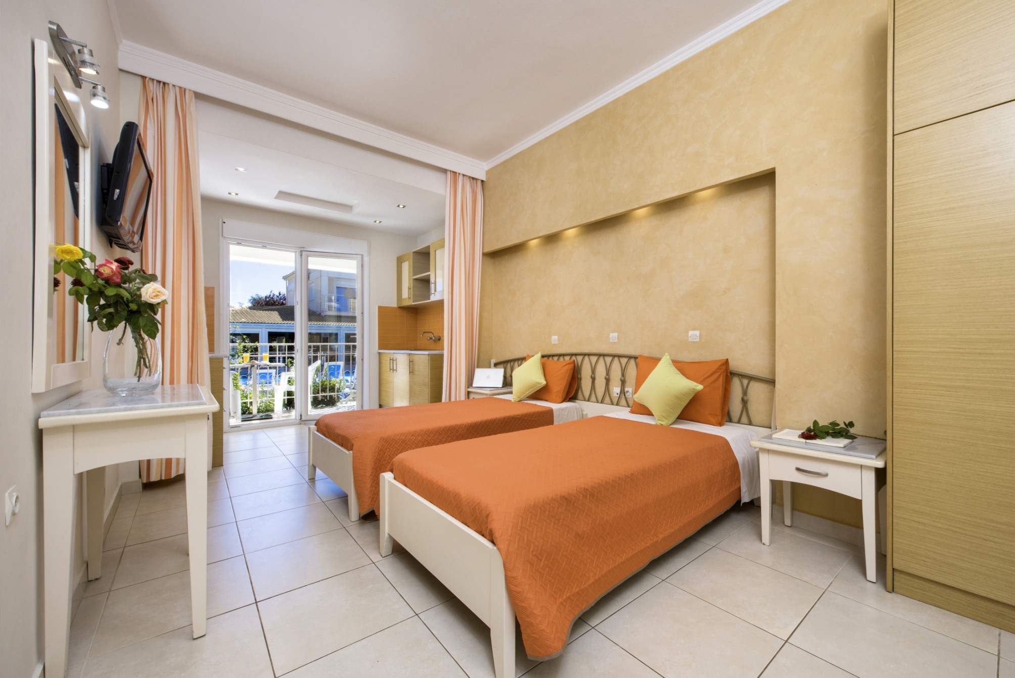 

Ancona - Corfù, Isole Greche - Kavos Plaza Hotel