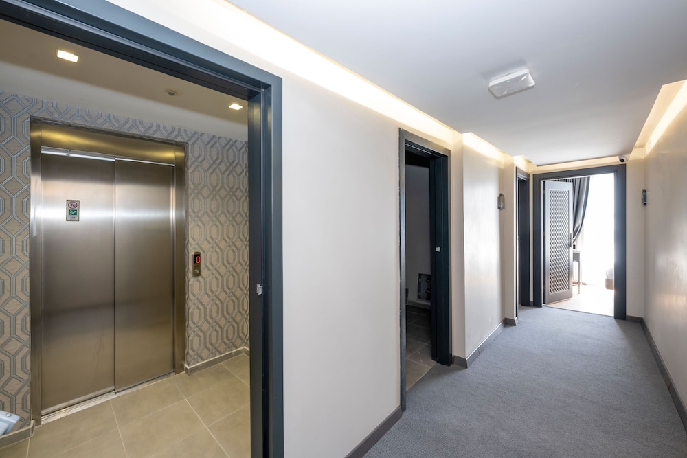 

Palermo - Istanbul - Heaven Inn Airport Hotel