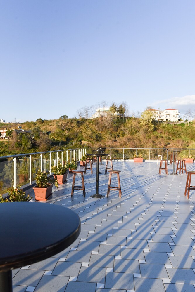 

Milano - Golem - Olivia's Hill Resort