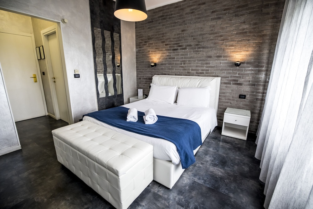 

Bari - Rivalta di Torino - Piccolo Hotel Allamano
