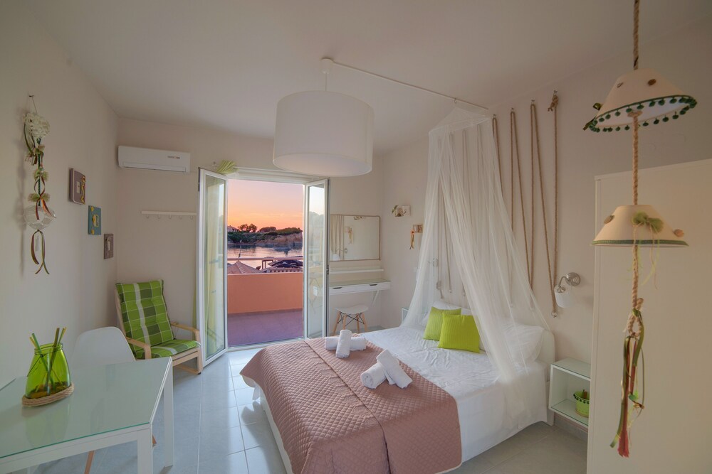 

Bari - Afión - Del Mare Beach Hotel