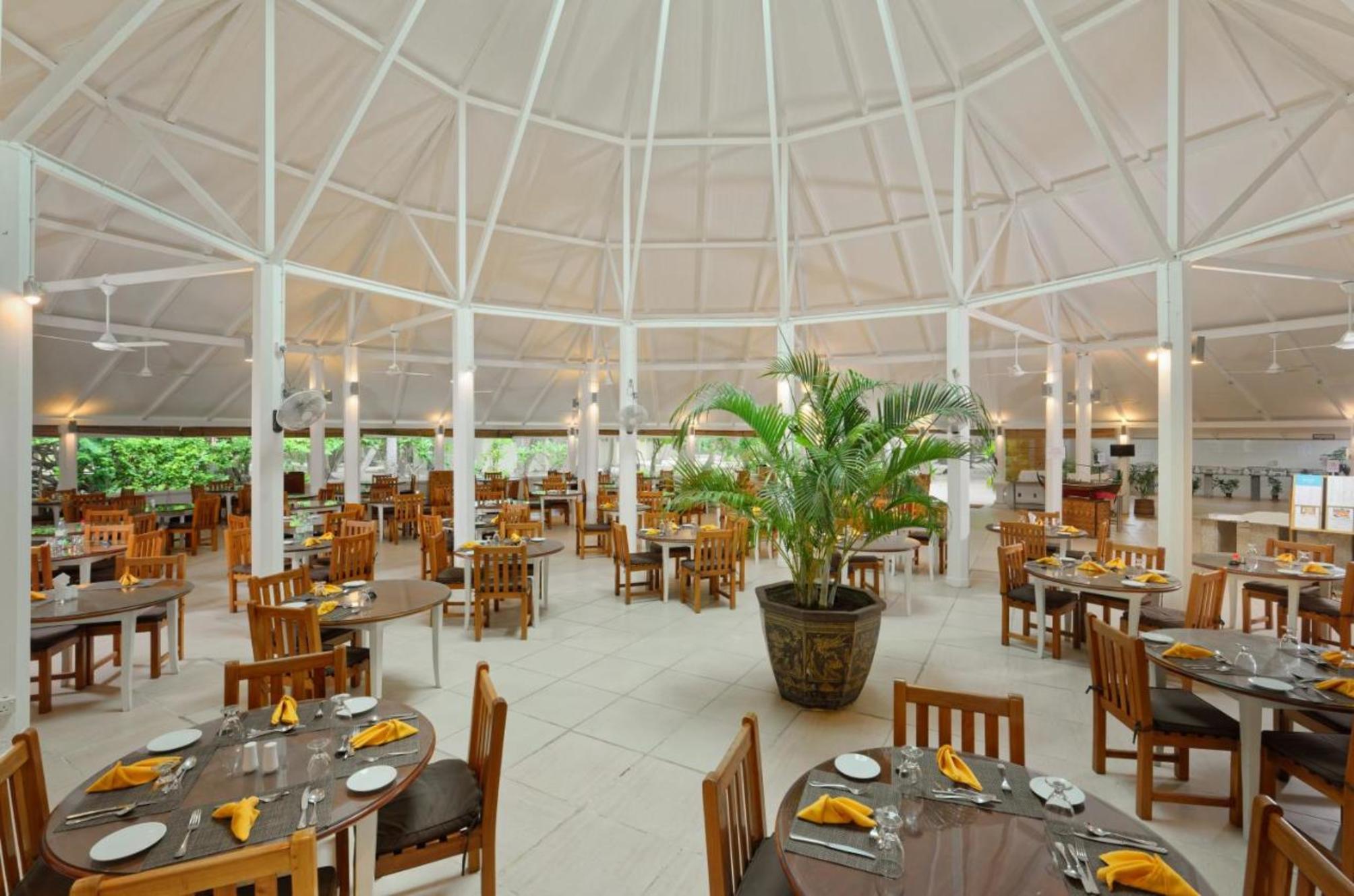 

Bologna - Emboodhu Finolhu Island - Embudu Village Resort