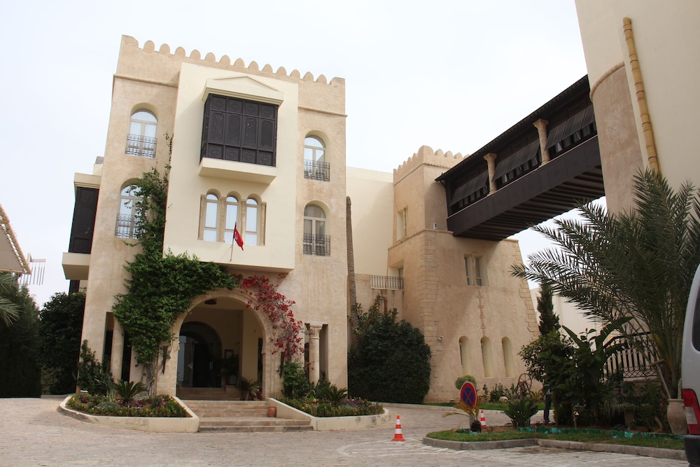 

Napoli - Sfax - Hotel Borj Dhiafa