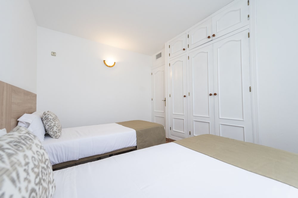 

Milano - Es Cubells - Apartamentos Blanco Sol