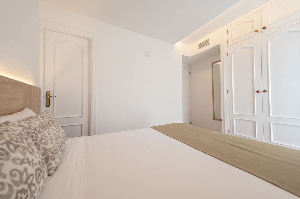 

Roma - Es Cubells - Apartamentos Blanco Sol