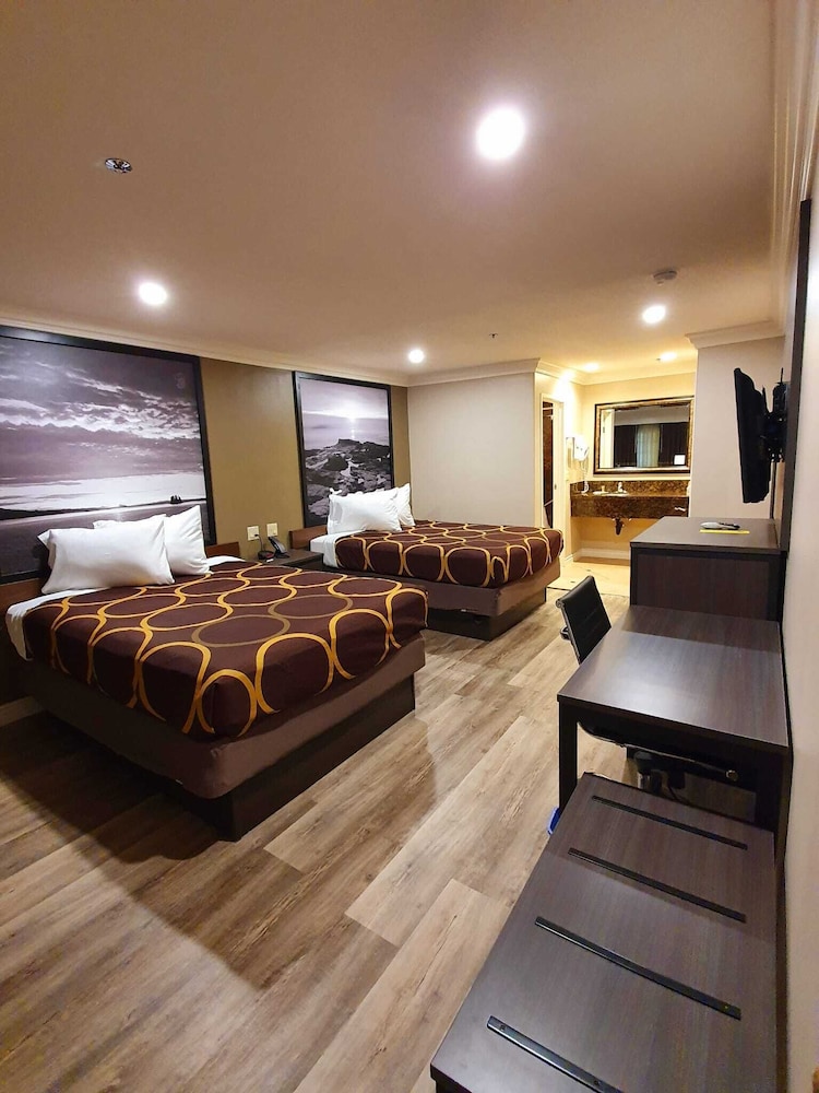 

Roma - Cypress (CA) - Super 8 By Wyndham Cypress Buena Park Area