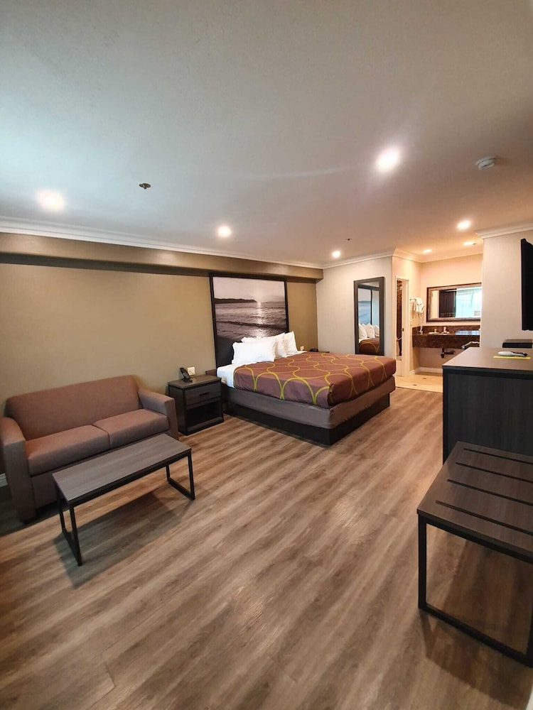 

Bologna - Los Angeles (CA) - Super 8 By Wyndham Cypress Buena Park Area