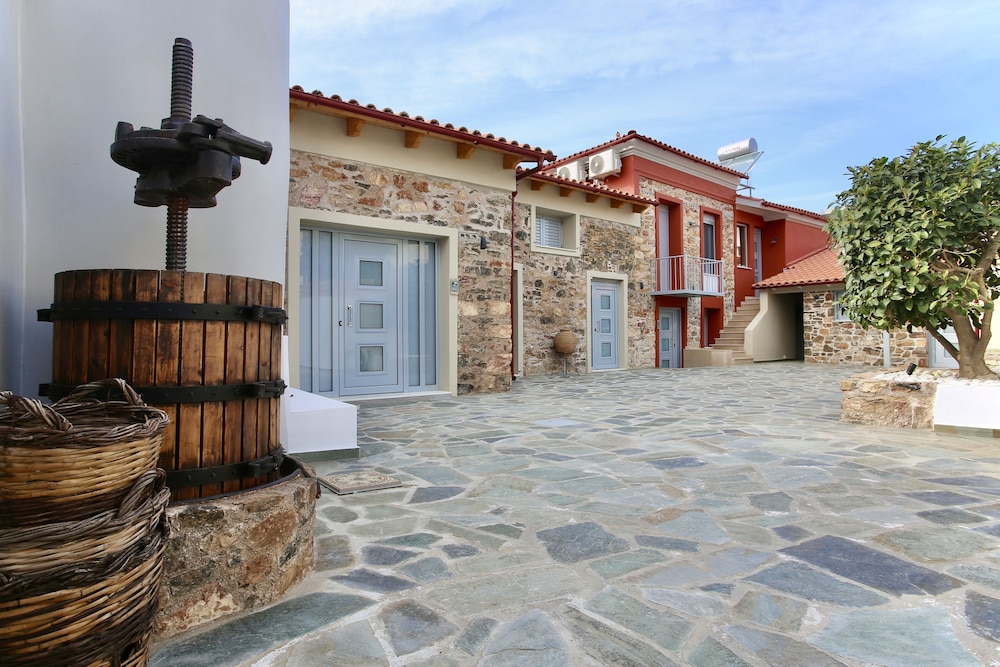 

Milano - Koropi - GK Mediterranean Village -AirportShuttle