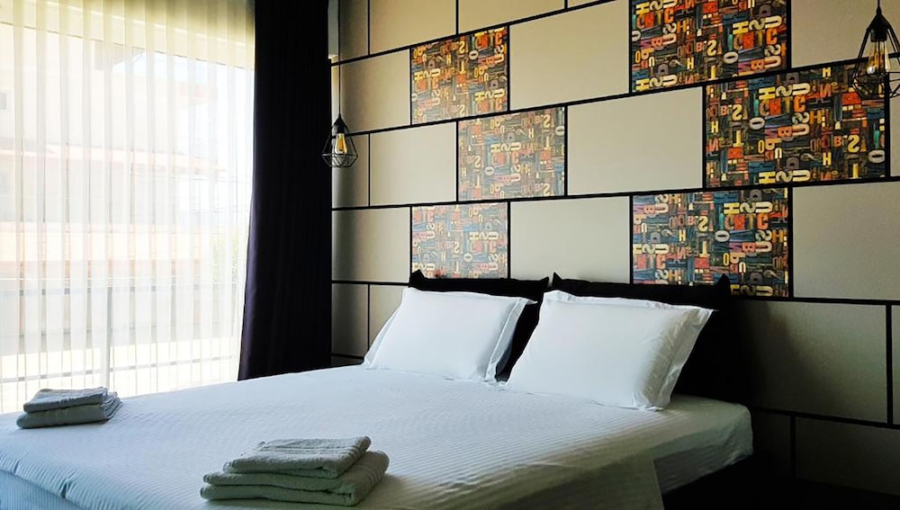 

Bologna - Sarandë - Asi Rooftop Hotel