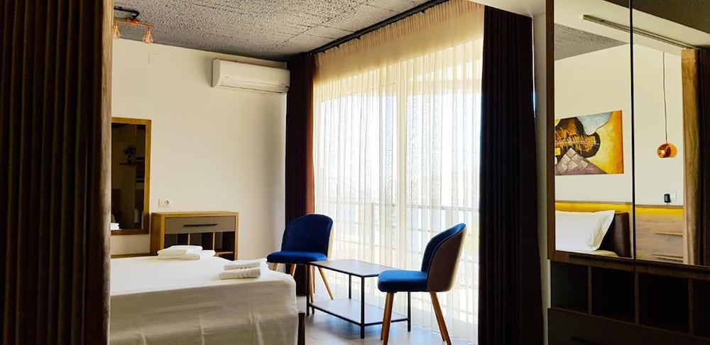 

Venezia - Sarandë - Asi Rooftop Hotel