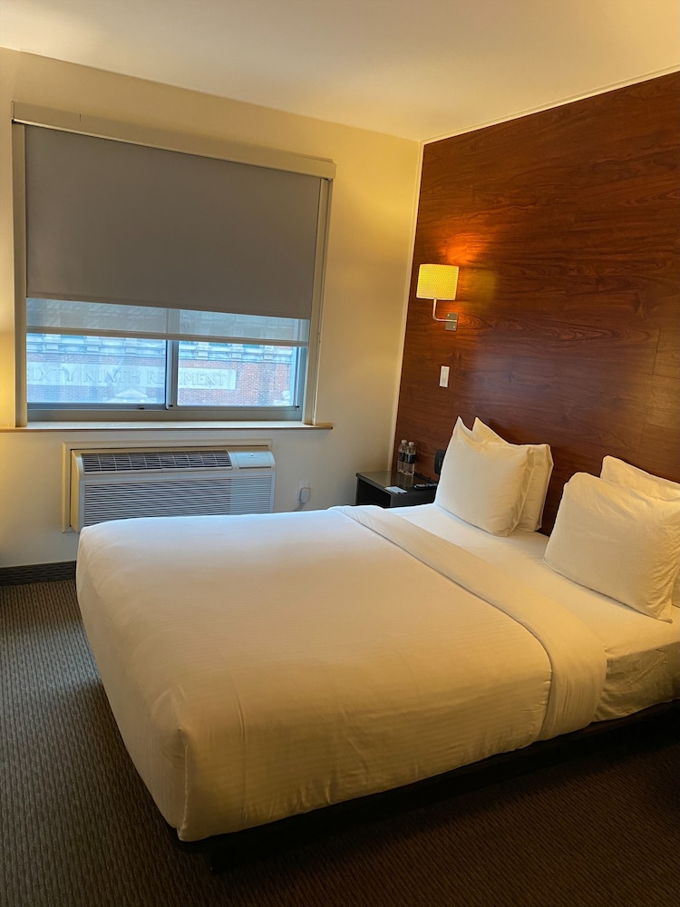 

Bologna - Long Island City - Lex Hotel NYC