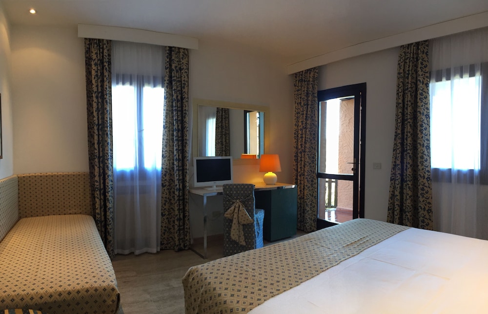 

Milano - Marina di Campo - Resort Le Picchiaie