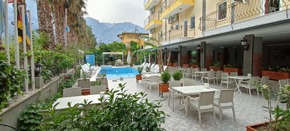 

Catania - Konyaalti - Santana Hotel