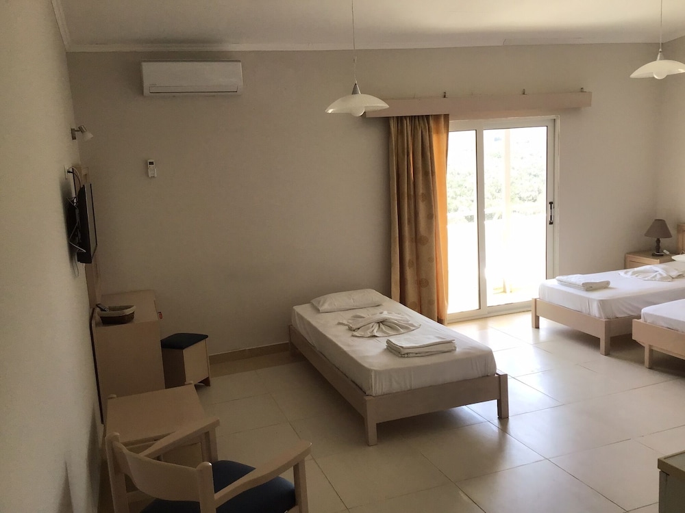 

Bari - Kissamos - Regina Hotel