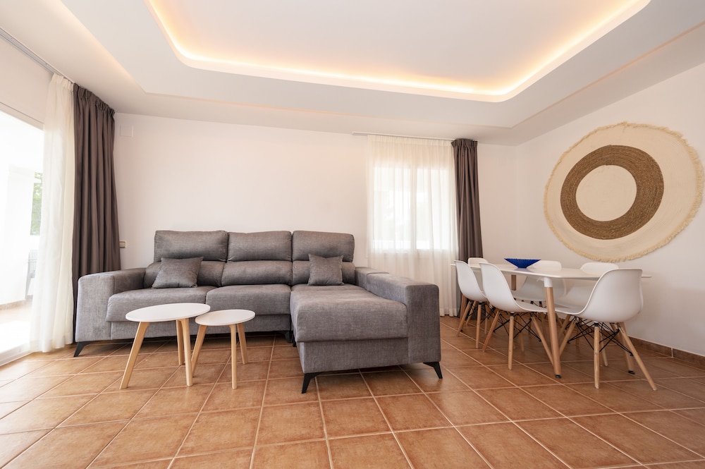 

Milano - Es Cubells - Apartamentos Blanco Sol