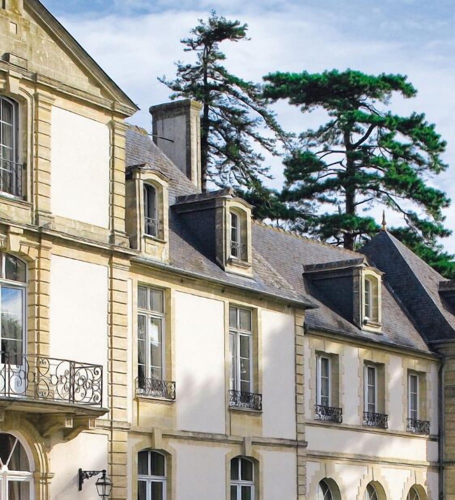 

Milano - Bayeux - Grand Hôtel "Château de Sully" - Piscine & Spa