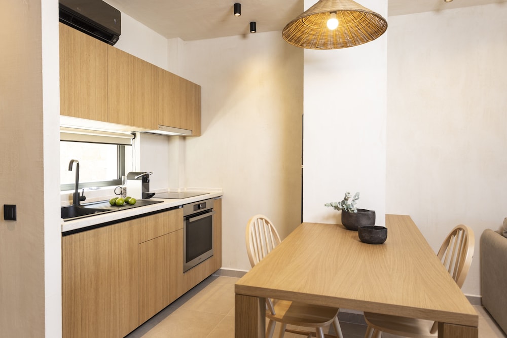 

Bologna - Kassandra - Paliouri - Pnoes Luxury Suites