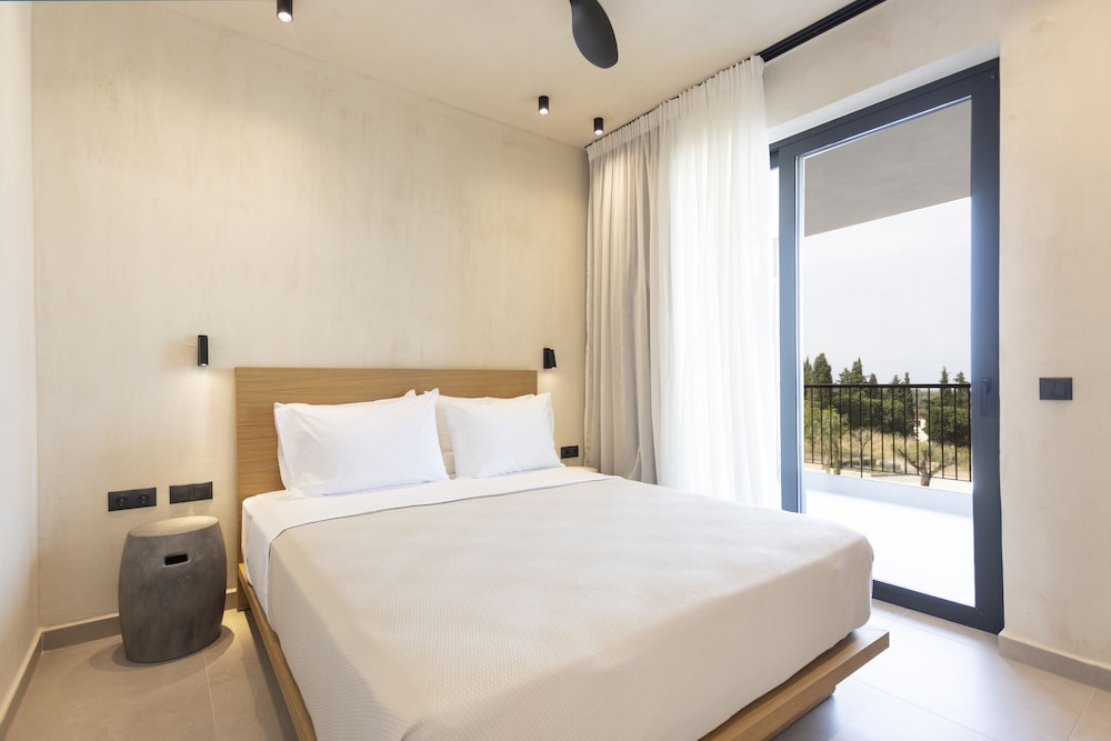 

Milano - Kassandra - Paliouri - Pnoes Luxury Suites