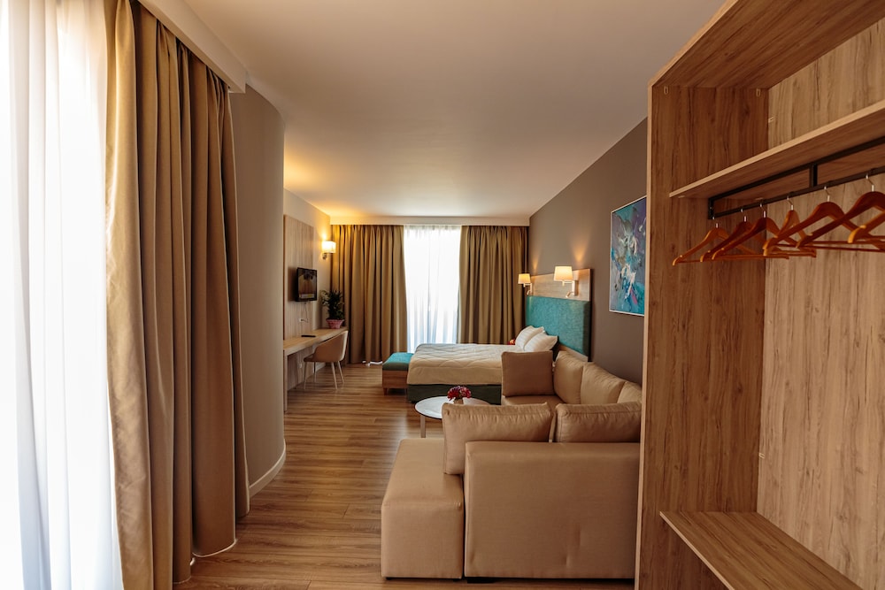 

Bari - Orikum - Regina Blu Hotel