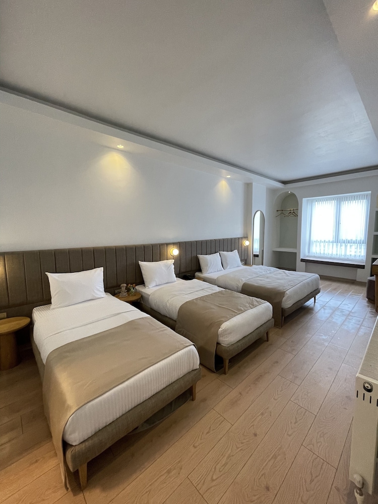 

Napoli - Istanbul, New Airport - Meshk Airport Hotel