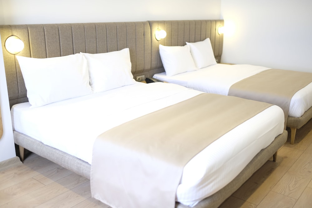 

Cagliari - Istanbul, New Airport - Meshk Airport Hotel