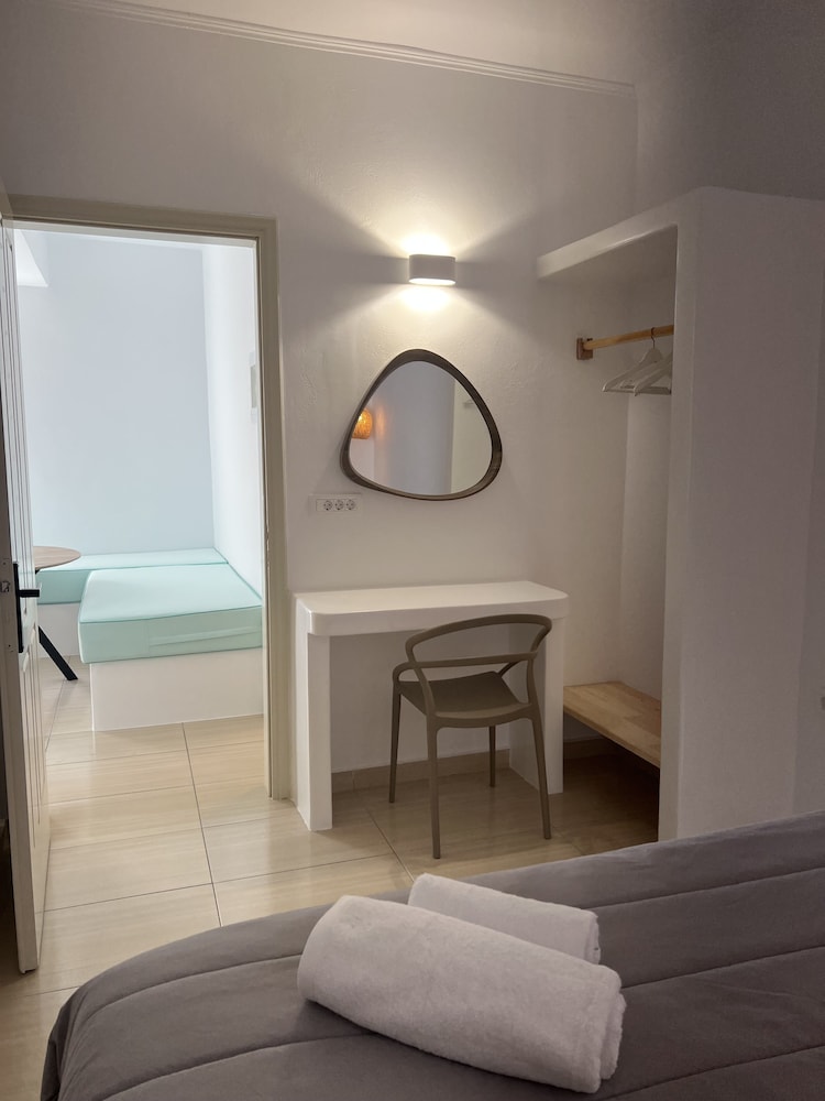 

Torino - Imerovigli - Black Rock villas