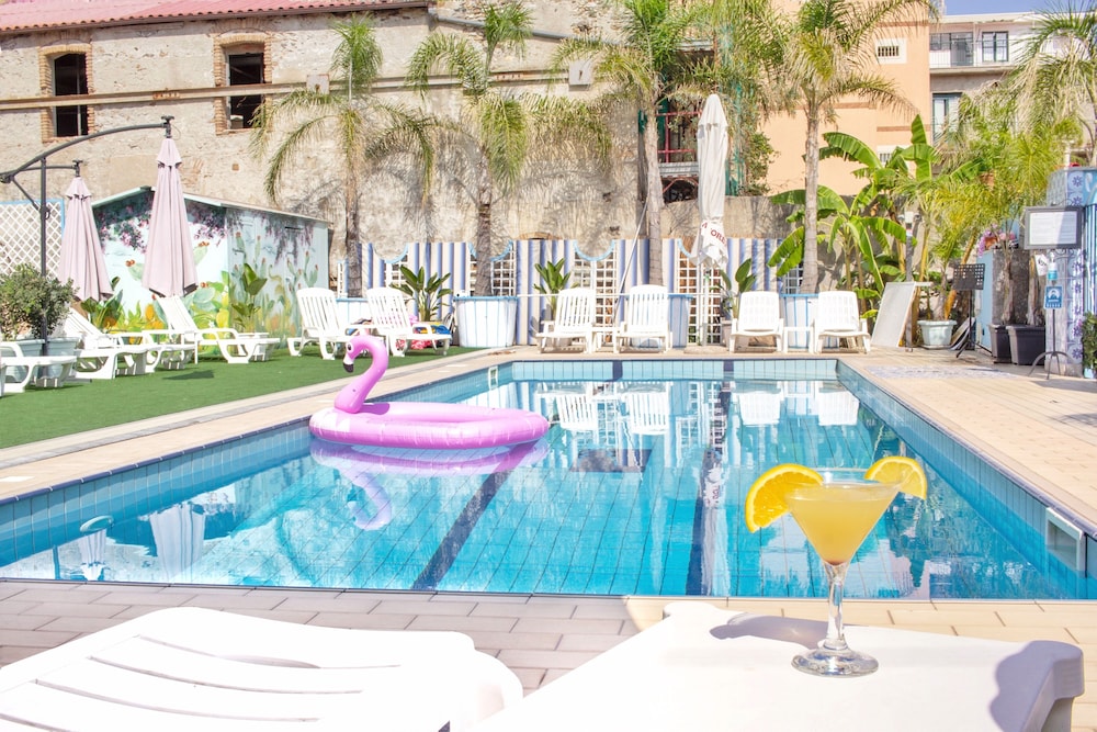 

Venezia - Sant'Alessio Siculo - Taormina Hotel Calipso