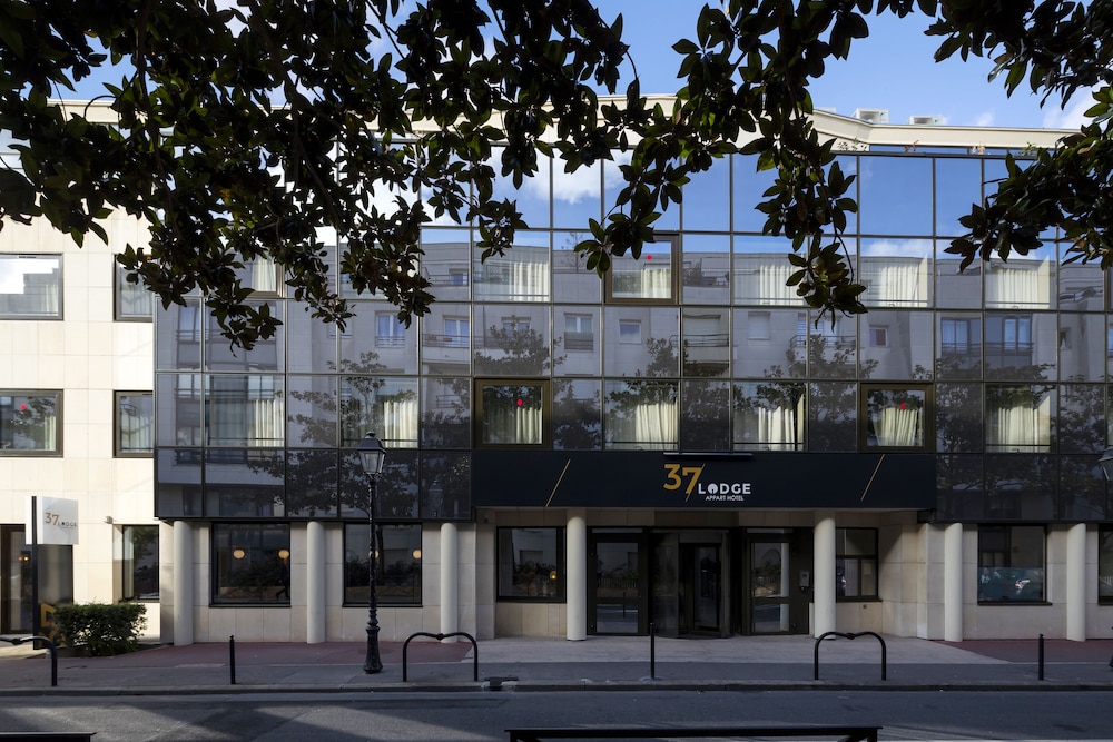 

Bologna - Colombes - Appart hôtel 37 Lodge La Défense Courbevoie