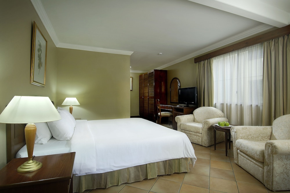 

Napoli - Eden Island - Berjaya Beau Vallon Bay Resort & Casino