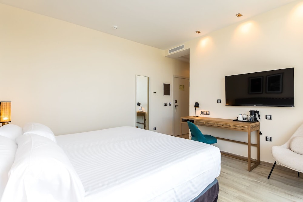 

Trieste - Puerto de Sagunto - Hotel Barú
