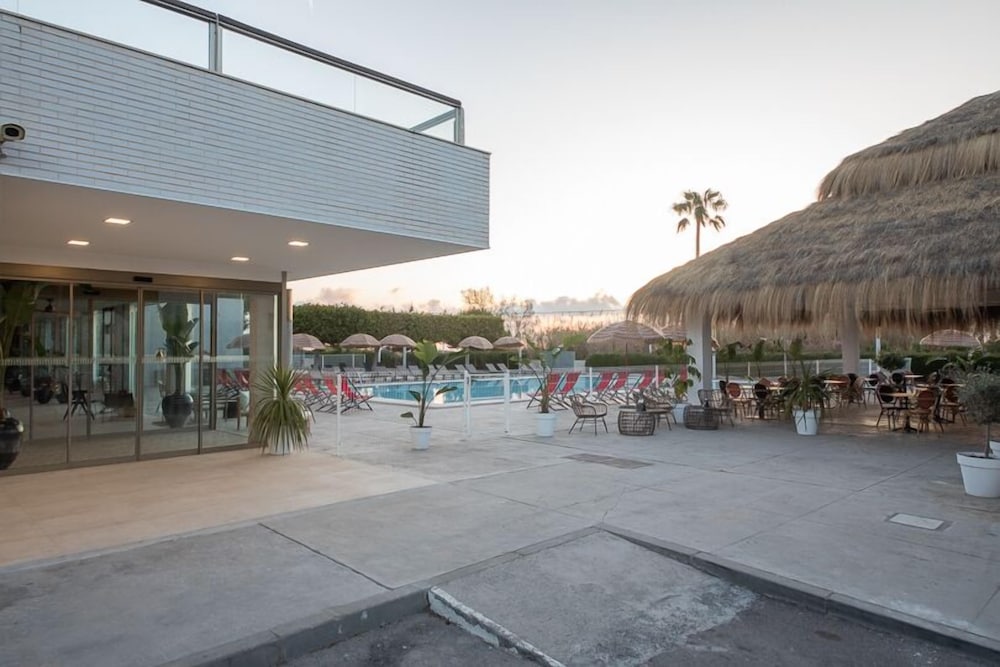 

Trieste - Puerto de Sagunto - Hotel Barú