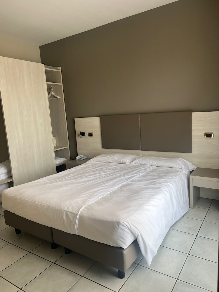 

Milano - Desenzano del Garda - Le Terrazze sul Lago Hotel & Residence