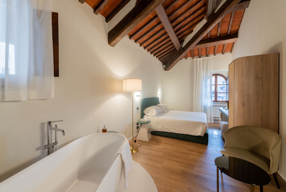 

Napoli - Gubbio - Hotel Gattapone