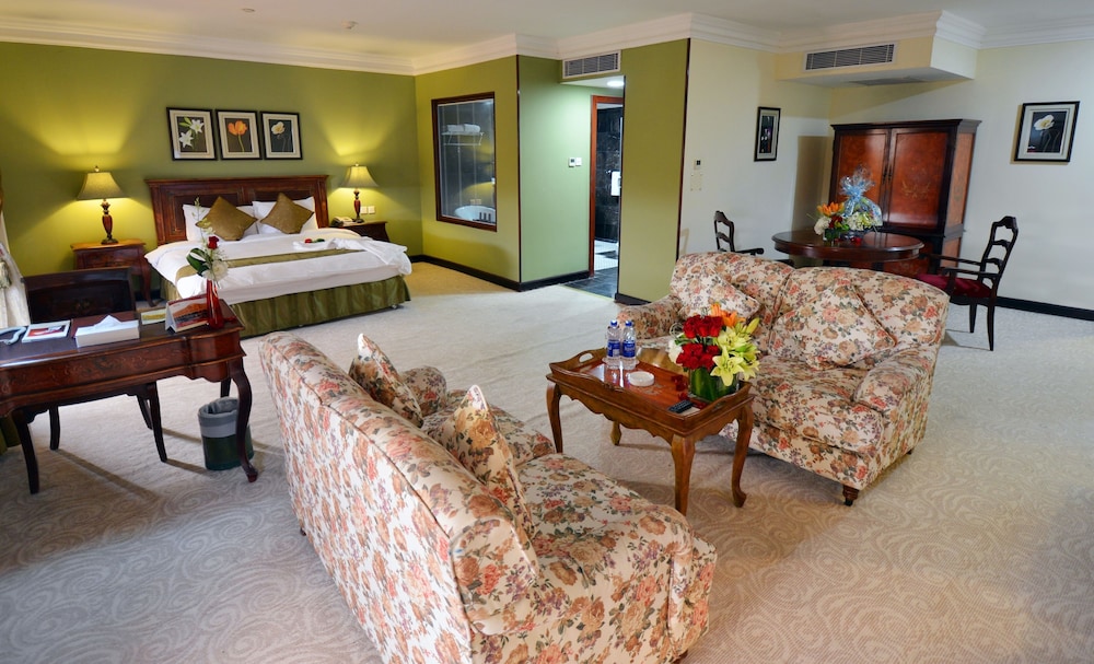 

Milano - Kuwait City - The Convention Center & Royal Suites Hotel